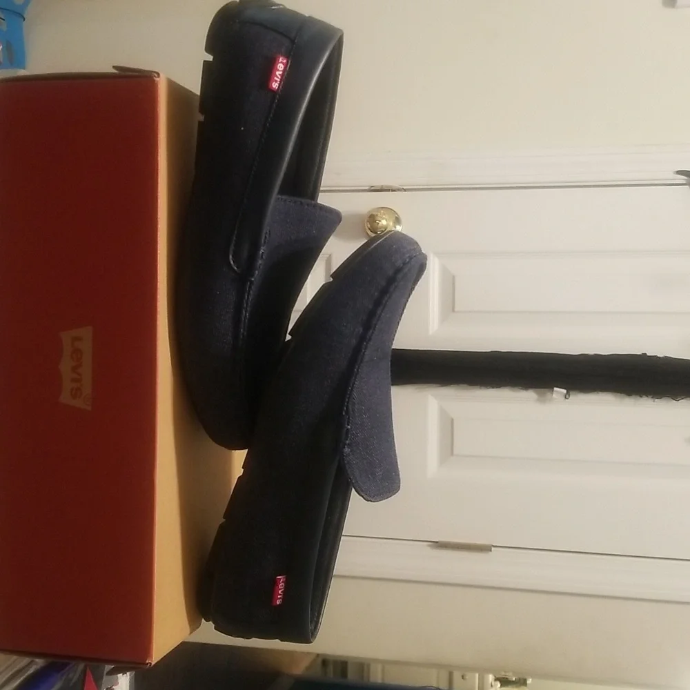 Shoes - Picture 1 of 8